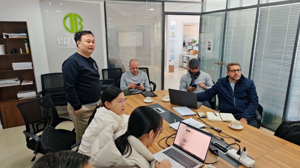 Πελάτες από την Παραγουάη επισκέπτονται την Deba Brothers, εγκρίνουν ιδιαίτερα το σχέδιο χοιροτροφικής φάρμας 12.000-Sow και την ισχύ του προϊόντος