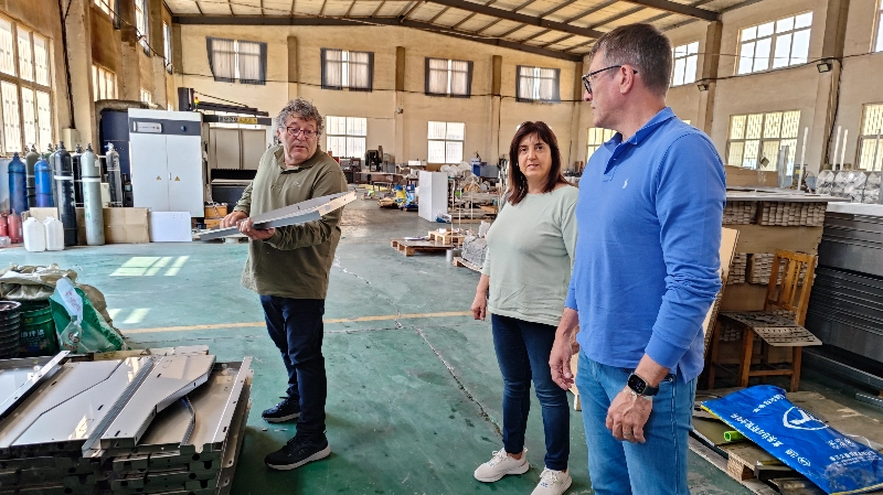 Ο δεκαετής πελάτης Manolo από την Ισπανία επισκέπτεται ξανά τον Debabrother